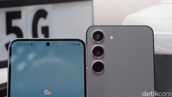 S23 Plus juga memiliki kamera depan Dual Pixel 12 megapiksel baru dengan AI object aware engine dan mendukung perekaman video 8K. Samsung turut menyematkan teknologi VDIS yang meminimalkan getaran, sehingga pengguna mendapatkan hasil rekaman yang halus dan tajam bahkan saat pengguna sedang bergerak. Foto: Adi Fida Rahman/detikINET