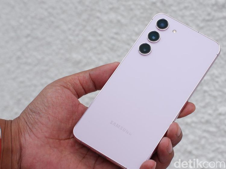 Unboxing Samsung Galaxy S23 Plus 5G: Warna Lavender Bikin Tergoda
