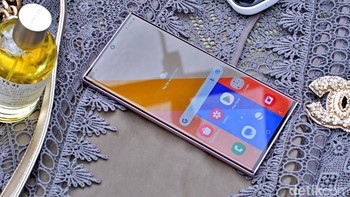 Galaxy S23 Ultra 5G menghadirkan teknologi ray tracing-teknik rendering yang diterapkan di konsol dan PC gaming-yang kini bisa dinikmati secara real-time untuk mobile gaming. Pengguna akan bisa melihat dengan jelas hasil rendering visual yang lebih nyata berkat teknologi yang mampu menyimulasikan dan melacak setiap sinar cahaya.  Foto: Adi Fida Rahman/detikINET