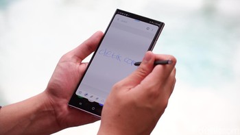 Samsung kini mengoptimalisasi S Pen di aplikasi Google. Foto: Adi Fida Rahman/detikINET