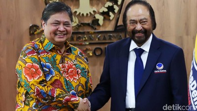 Senyum Cerah Airlangga-Surya Paloh di Rabu Pon