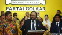 Surya Paloh mengatakan bertemu dengan Golkar adalah sebuah prioritas. Diketahui, Paloh merupakan mantan politikus Golkar.