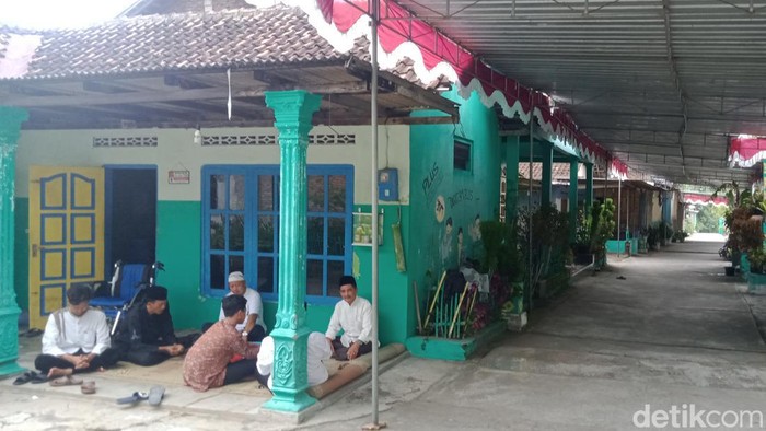 Suasana rumah duka korban kecelakaan di tol Boyolali, Rabu (1/2/2023). Rumah duka di Desa Prawatan, Kecamatan Jogonalan, Klaten.