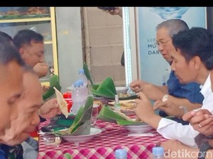 SBY Mampir ke Warung Pecel Favoritnya di Madiun, Ogah Bahas Politik
