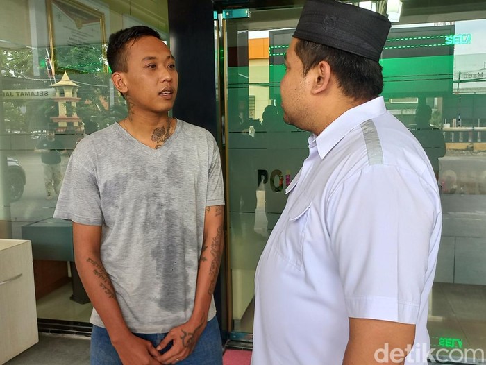 viral pemuda lamongan umpat jokowi