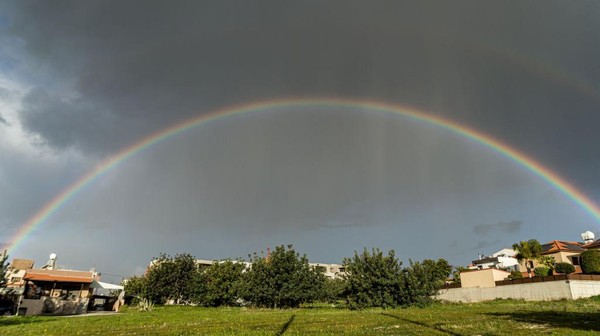 Lanskap pelangi selanjutnya muncul di langit Limassol, Siprus, pada 30 Januari 2023 lalu. Kostas Pikoulas/NurPhoto via Getty Images