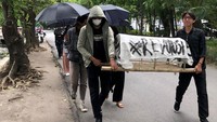 Selain itu, tragedi Kanjuruhan menjadi momentum yang tepat revolusi sepak bola Indonesia. Untuk itu, perlu dorongan perubahan besar dalam tubuh PSSI sebagai langkah awal membenahi perbaikan sepak bola Indonesia.