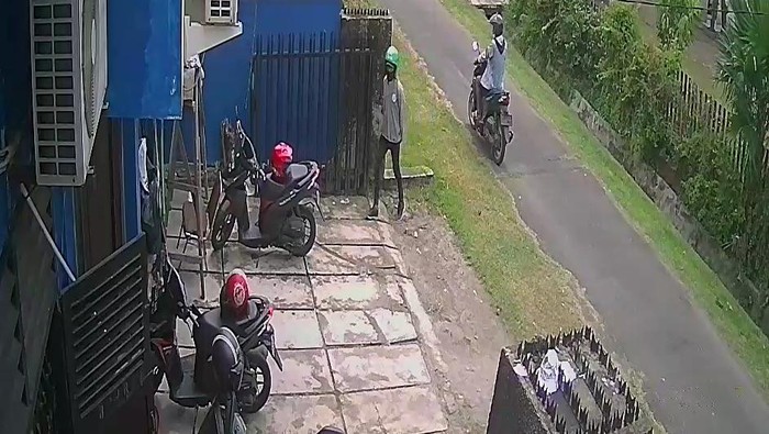 Aksi pencurian di Kantor Ombudsman Sumut (Tangkapan layar CCTV)