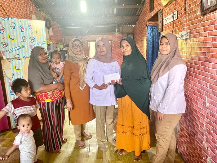 Andre Beri Bantuan Becak Motor
