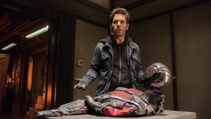 Aksi Paul Rudd di Ant-Man (2015).