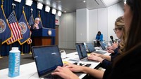 The Fed menargetkan kenaikan tersebut untuk menurunkan inflasi. Baru-baru ini mulai ada tanda-tanda perlambatan inflasi, meski begitu tingkat inflasi masih tetap tinggi mendekati level tertingginya sejak awal 1980-an. Getty Images/SAUL LOEB