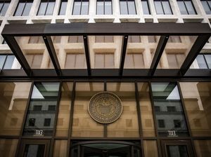 Abaikan Seruan Trump, The Fed Kembali Tahan Suku Bunga