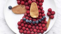 Setiap karyanya terdiri dari pancake, berbagai irisan atau tumpukan buah berwarna cerah seperti blueberry atau cherry dan bahan-bahan lainnya. Foto: Instagram @darynakossar