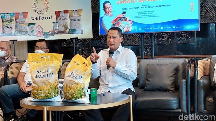 Direktur Utama Perum Bulog Budi Waseso mengatakan operasi pasar atau program Stabilisasi Pasokan dan Harga Pangan (SPHP) merupakan arahan Presiden Joko Widodo (Jokowi) untuk menekan harga beras yang tengah tinggi.