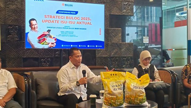 Dirut Perum Bulog Budi Waseso menggelar jumpa pers soal update beras di Kantor Pusat Perum Bulog Jakarta/Dok: Martyasari Rizky