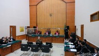 Pihak Irjen Teddy mempertanyakan bukti CCTV transaksi narkoba yang melibatkan Teddy.