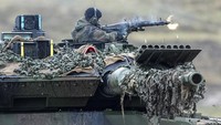 Leopard 2 juga memiliki perlindungan terhadap ancaman nuklir, bahan kimia, dan biologis. Materialnya disebut tangguh.  
