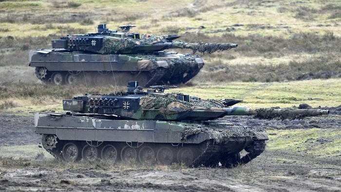 A Leopard 2 tank is seen in action during a visit of German Defense Minister Boris Pistorius at the Bundeswehr tank battalion 203 at the Field Marshal Rommel Barracks in Augustdorf, Germany, Wednesday, Feb. 1, 2023. After the governments decision to deliver fourteen Leopard 2 tanks to Ukraine, the capabilities of the Leopard 2A6 main battle tank are shown at a presentation in Augustdorf. (AP Photo/Martin Meissner)