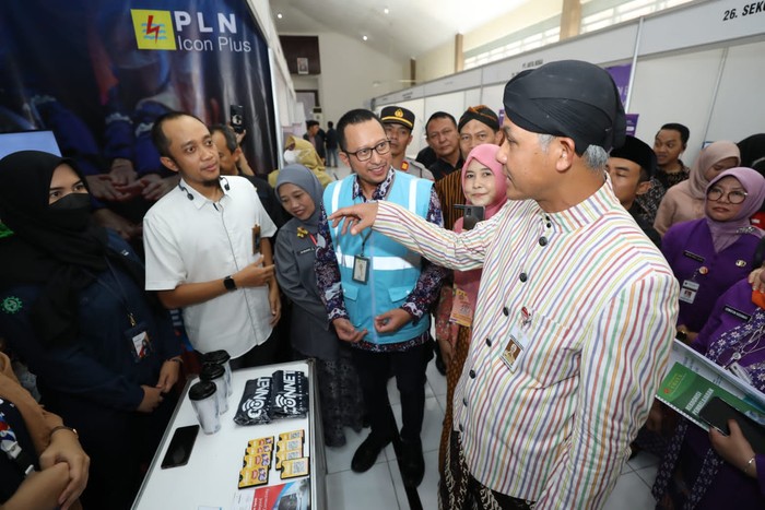 Ganjar di acara Cilacap Job And Education (JED) Fair 2023 di SMKN 1 Cilacap
