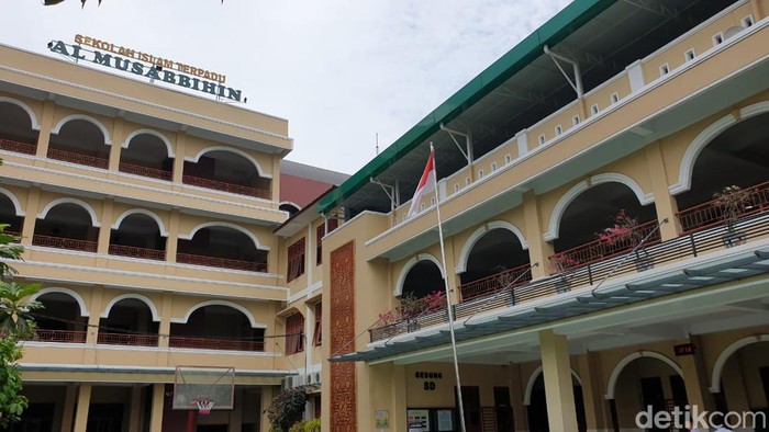 Gedung Sekolah Al Musabbihin Medan. (Goklas Wisely/detikSumut)