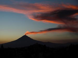 Gunung Berapi Paling Berbahaya di Meksiko Semburkan Abu Vulkanik