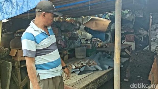 Inam tinggal di Kandang ayam setelah rumahnya dieksekusi untuk membangun Tol Jakarta-Cikampek II Selatan