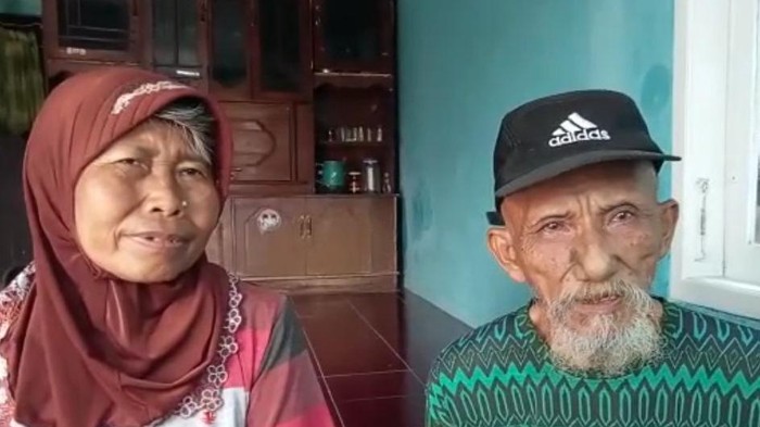 Kabar bahagia datang dari Mak Enih. Kini, dia dan keluarga sudah mempunyai rumah baru. Sebelumnya, mereka selalu kerepotan akibat bocor di rumahnya saat hujan.