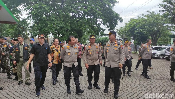Kapolda Jatim Irjen Toni Harmanto meninjau Stadion GDS lokasi Harlah 1 Abad NU