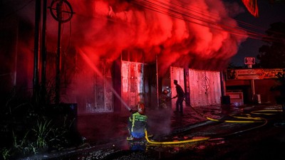 Penampakan Kebakaran yang Hanguskan Ruko di Bandung