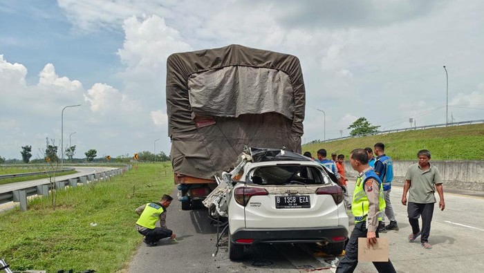 Kecelakaan maut di Tol Tebing Tinggi-Medan Kecelakaan maut di Tol Tebing Tinggi-Medan