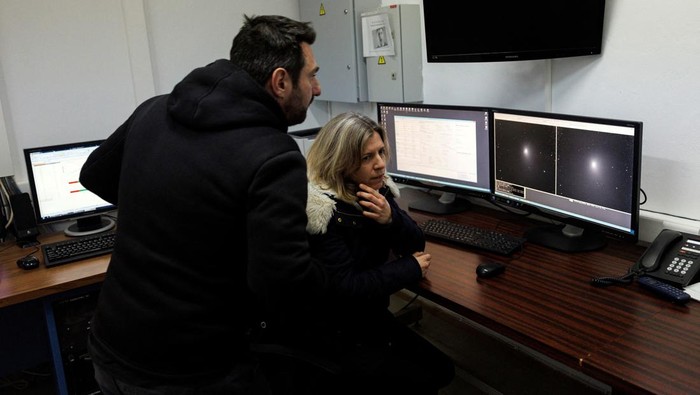 Astronomer and senior researcher of the National Observatory of Athens Alkisti Bonanos speaks with her colleagues as they watch images of a green comet named Comet C/2022 E3 (ZTF), taken from the telescope of the Kryoneri observatory, in Kryoneri, Greece, February 1, 2023. REUTERS/Alkis Konstantinidis