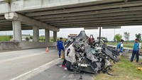 Kondisi minibus Honda HR-V ringsek usai kecelakaan (Foto: Dok. Polresta Deli Serdang)