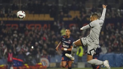 Momen Apes Mbappe: Gagal Cetak Gol dari 2 Penalti, Diganti akibat Cedera