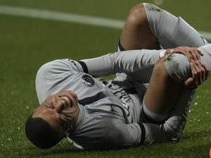 Kylian Mbappe Cedera, Meringis Kesakitan di Lapangan