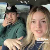 Lauren Enslow mendokumentasikan perjalanan cintanya di TikTok yang jadi viral. Ia menikahi Lucas Olsen yang merupakan teman SMA. Dikatakan jika perasaannya berubah dari benci menjadi cinta karena dulu pernah jadi sasaran kejahilan Lucas. Foto: TikTok Lauren Enslow