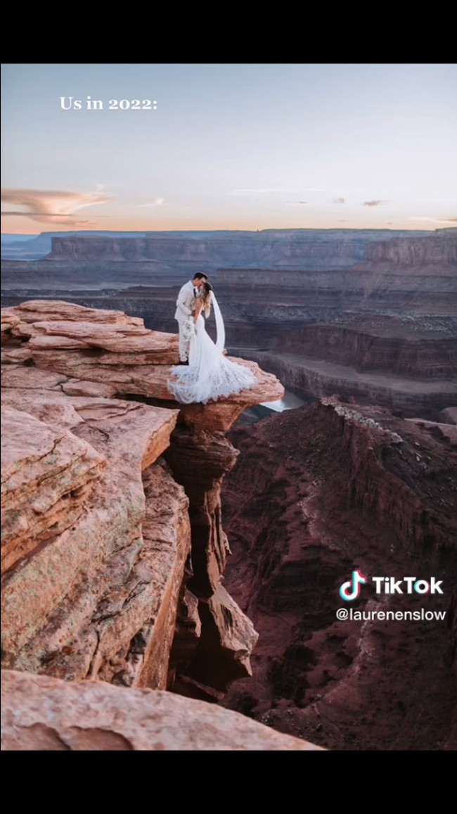 Tanpa diketahui Lauren, Lucas sering mengejeknya ketika sekolah karena menyimpan rasa pada temannya itu. Kini Lucas tentu menyesal pernah meledek Lauren. Lucas pun telah dimaafkan Lauren dan keduanya kini menikah. Foto: TikTok Lauren Enslow