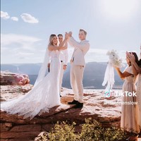 Orang-orang bilang jangan pernah maafkan dia tapi aku tidak bisa menilai kepribadiannya berdasarkan bagaimana kelakuannya selama tiga bulan ketika berusia 16 tahun, kata Lauren.  Orang-orang bilang jangan pernah menikahi orang yang mem-bully di sekolah tapi dalam kasusku itu hanya bercanda dan aku sudah memaafkan. Aneh aku bisa menyebutnya high school bully sekaligus high school sweetheart, ujar Lauren.Foto: TikTok Lauren Enslow