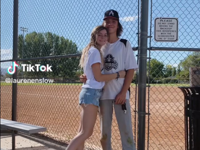 Lauren Enslow dan Lucas Olsen Lauren Enslow dan Lucas Olsen