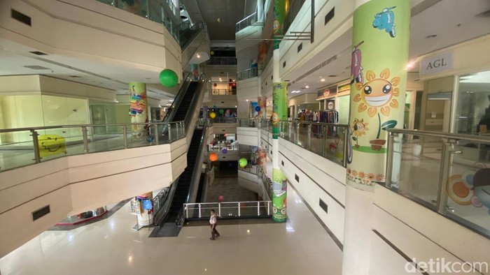 Lucky Square, Kota Bandung.