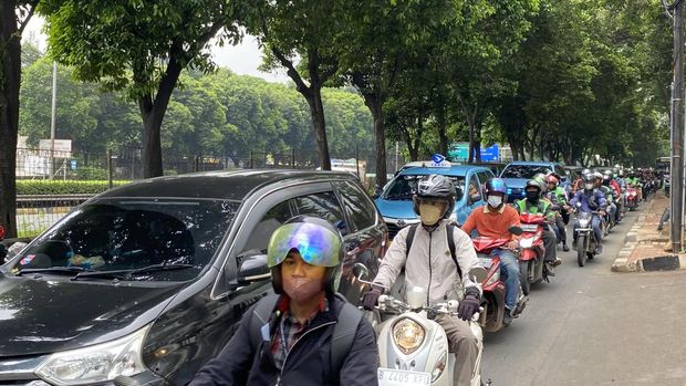 Macet dari Flyover TB Simatupang hingga lampu merah Ragunan, Jakarta Selatan (Devi/detikcom)