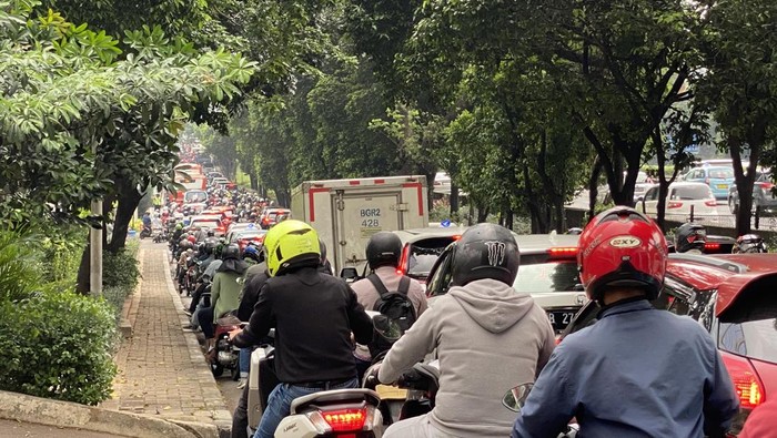 Macet dari Flyover TB Simatupang hingga lampu merah Ragunan, Jakarta Selatan (Devi/detikcom)