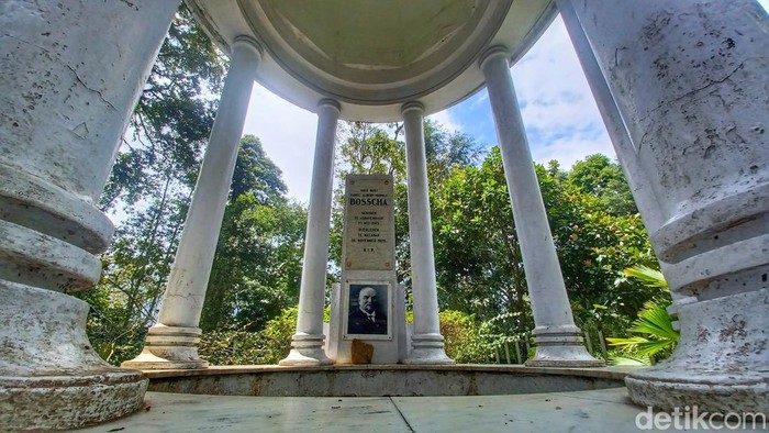 Makam Bosscha di Pangalengan