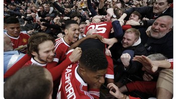 Bagi MU, final ini terasa spesial karena sudah terbilang lama bagi klub sebesar Setan Merah tapi malah sering puasa gelar bertahun-tahun. Foto: Twitter