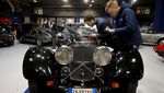 Melihat Deretan Mobil Klasik di Pameran Retromobile Paris