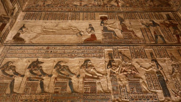 Hathor adalah dewi dari banyak hal: cinta, kecantikan, musik, tarian, kesuburan, dan kesenangan. Dia adalah pelindung wanita, meskipun pria juga memujanya. Â Hathor adalah dewi dari banyak hal: cinta, kecantikan, musik, tarian, kesuburan, dan kesenangan. Dia adalah pelindung wanita, meskipun pria juga memujanya. Â