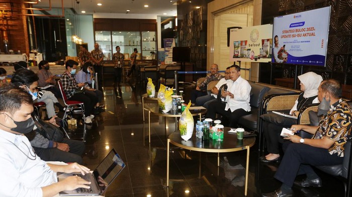 Dirut Perum Bulog Budi Waseso menggelar jumpa pers di kantornya, Kamis (2/2/2023). Ia mengaku perusahaan sudah untung meskipun minim pada 2021 yakni Rp 267 miliar.