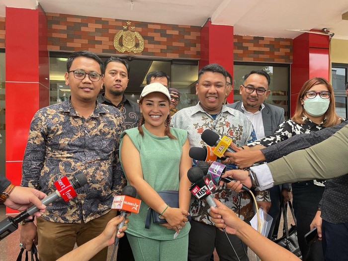 Mpok Alpa saat ditemui di Polres Jakarta Selatan.