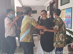 Histeris Nenek Sukabumi Saat Ikuti Sidang Pencabulan Terhadap Cucunya