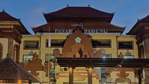 Sekitar 400 penumpang kapal pesiar dari Amerika kan bersandar di Pelabuhan Benoa dan menghabiskan setengah hari berwisata di Pasar Badung, Denpasar.