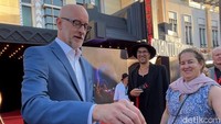 Sutradara Ant-Man and The Wasp: Quantumania, Peyton Reed, pun menjajal main Lato-lato. (Foto: Atmi Ahsani Yusron)